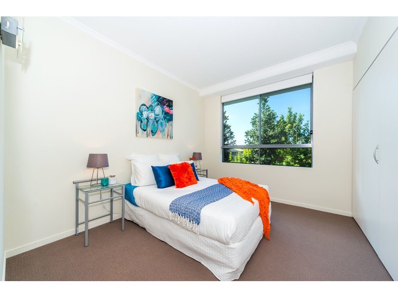 95/28 Bayview Street, Runaway Bay QLD 4216
