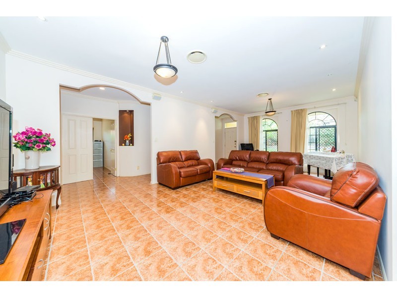 42 Arun Drive, Arundel QLD 4214