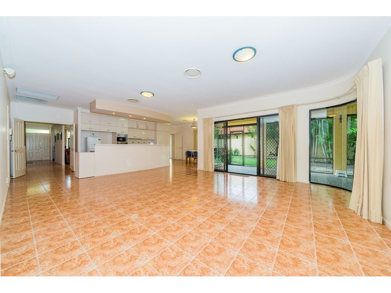 42 Arun Drive, Arundel QLD 4214
