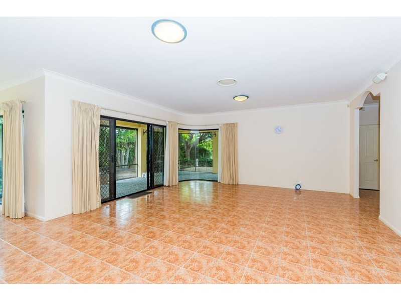 42 Arun Drive, Arundel QLD 4214