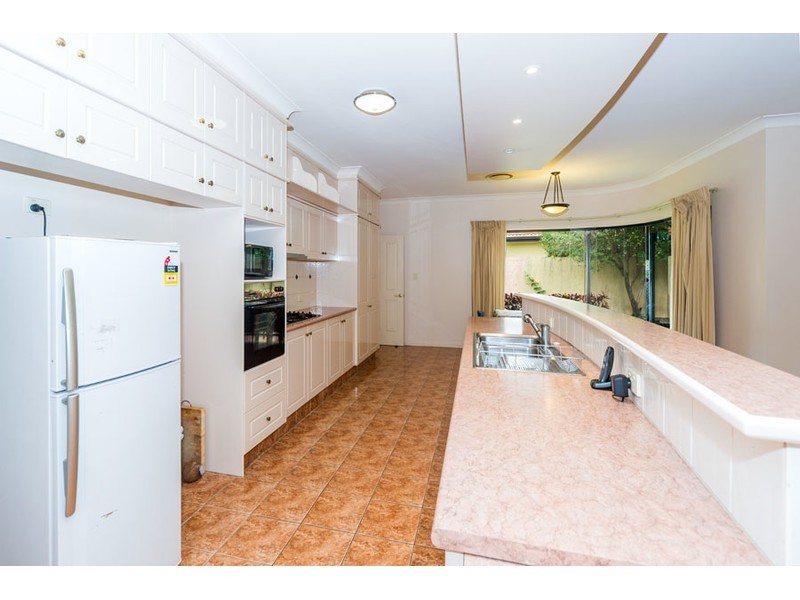 42 Arun Drive, Arundel QLD 4214