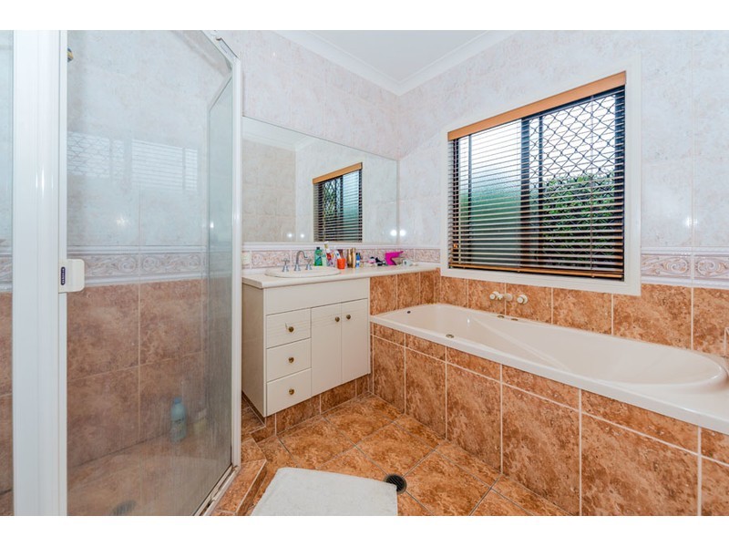 42 Arun Drive, Arundel QLD 4214