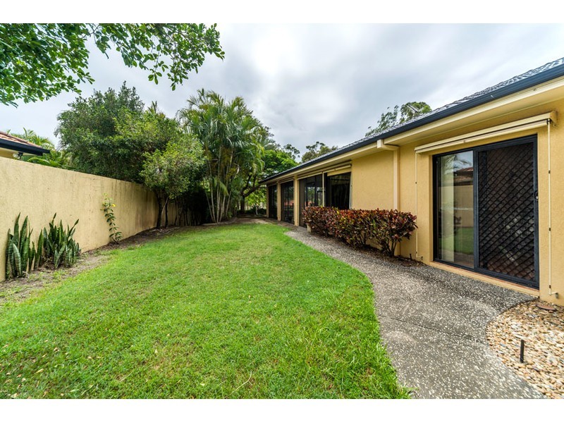 42 Arun Drive, Arundel QLD 4214