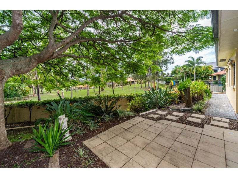 42 Arun Drive, Arundel QLD 4214