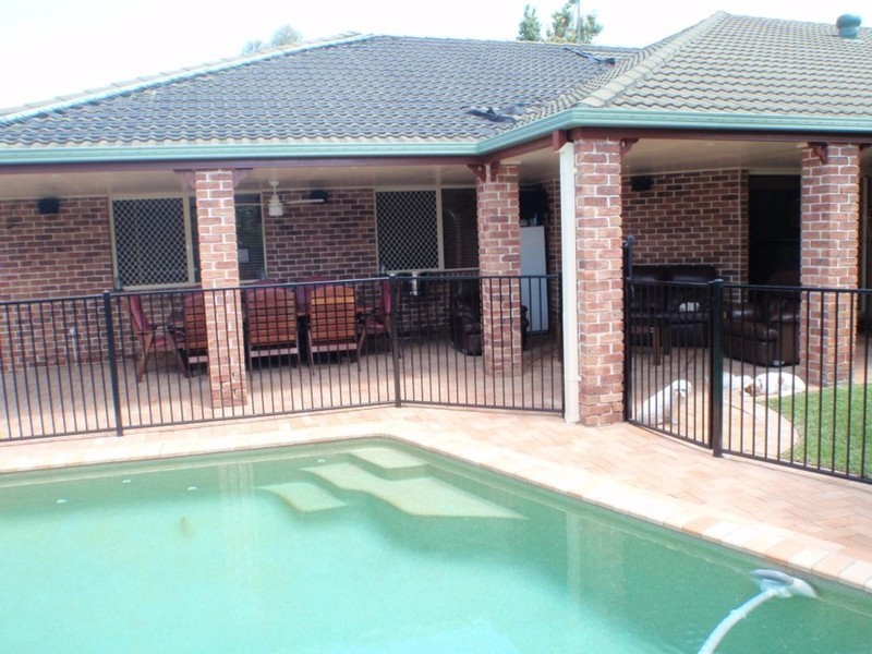 11 Crenshaw Court, Parkwood QLD 4214