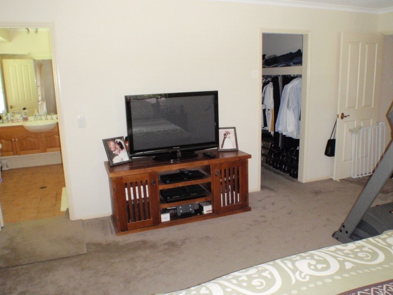 11 Crenshaw Court, Parkwood QLD 4214