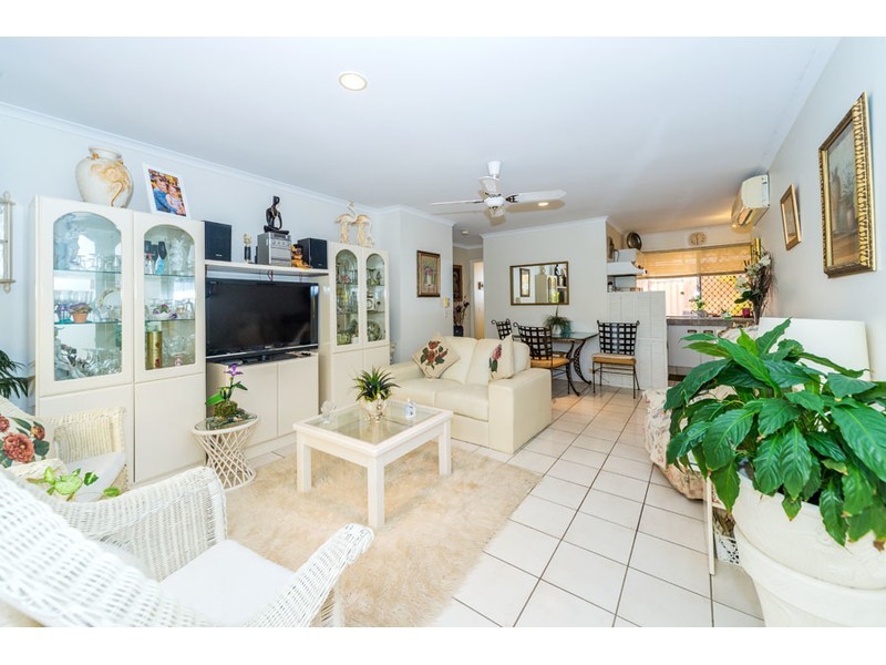 1/36 Botanical Drive, Labrador QLD 4215