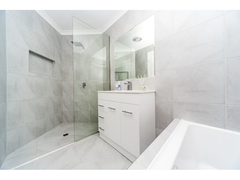 14 Etelka Way, Arundel QLD 4214