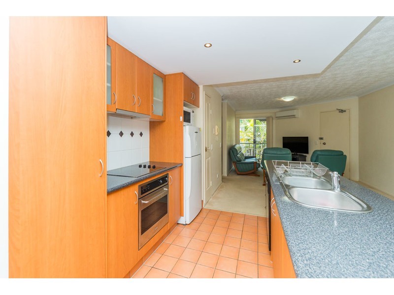 8/7-11 Johnston Street, Southport QLD 4215