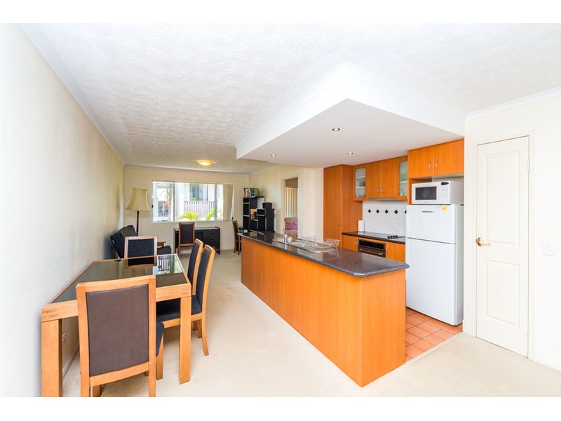 8/7-11 Johnston Street, Southport QLD 4215