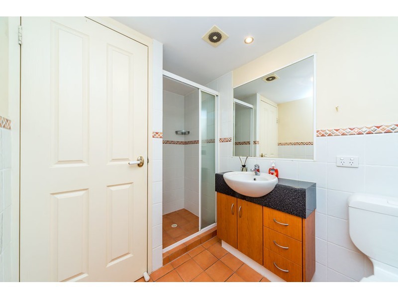 8/7-11 Johnston Street, Southport QLD 4215