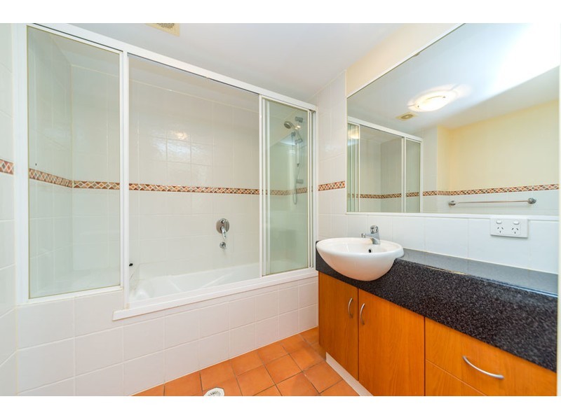 8/7-11 Johnston Street, Southport QLD 4215