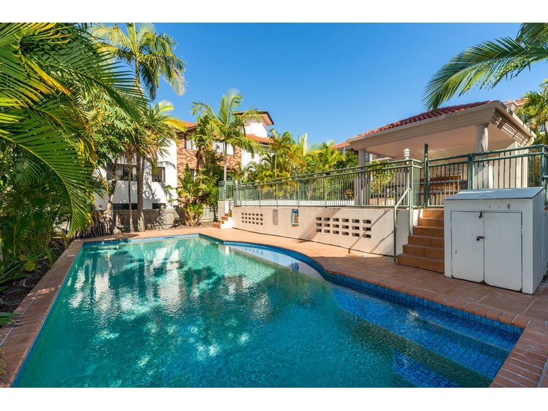 8/7-11 Johnston Street, Southport QLD 4215