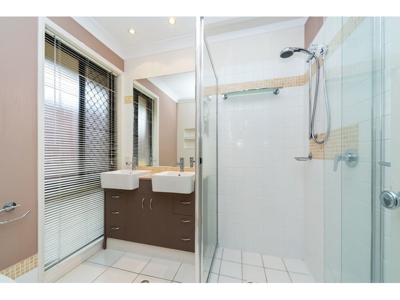 12 Torquay Place, Arundel QLD 4214