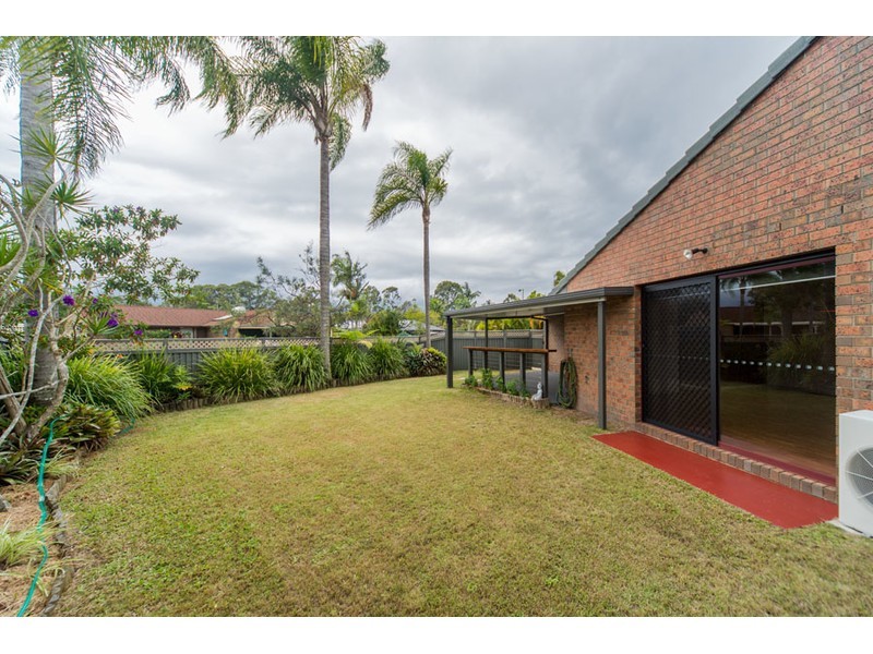 1/4 Hoya Court, Labrador QLD 4215
