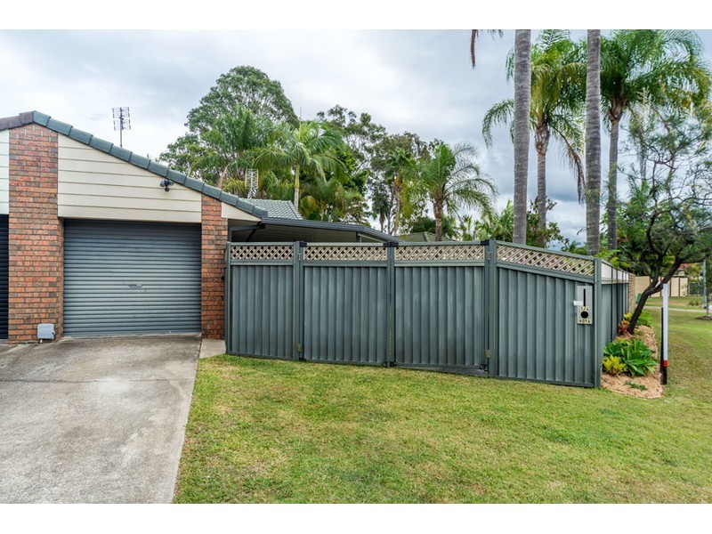 1/4 Hoya Court, Labrador QLD 4215