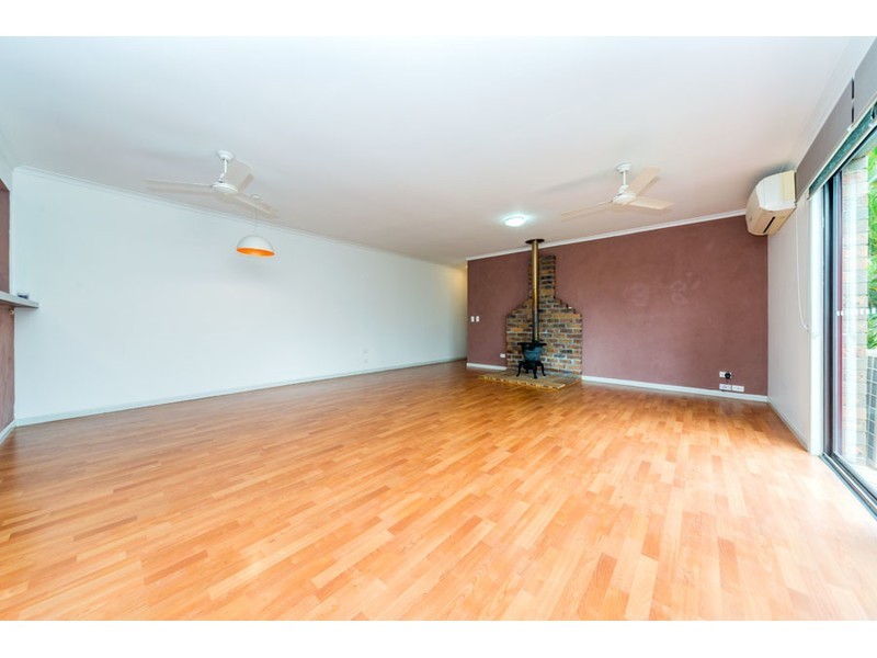 1/4 Hoya Court, Labrador QLD 4215