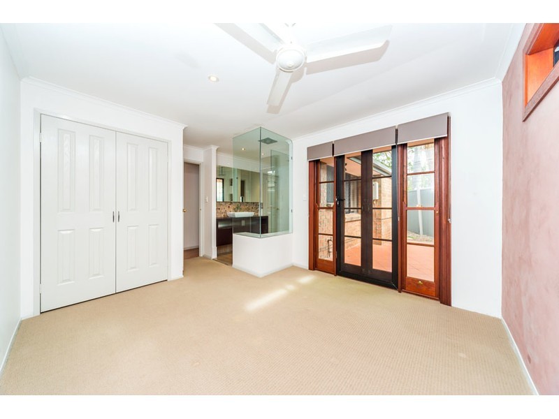 1/4 Hoya Court, Labrador QLD 4215