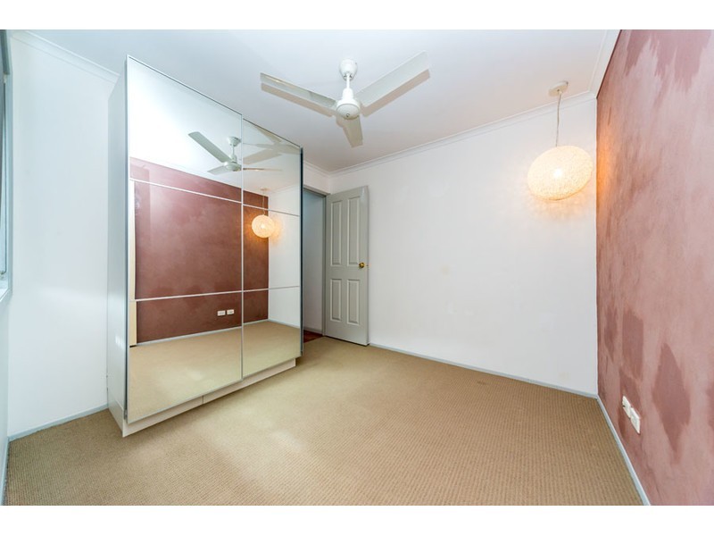 1/4 Hoya Court, Labrador QLD 4215