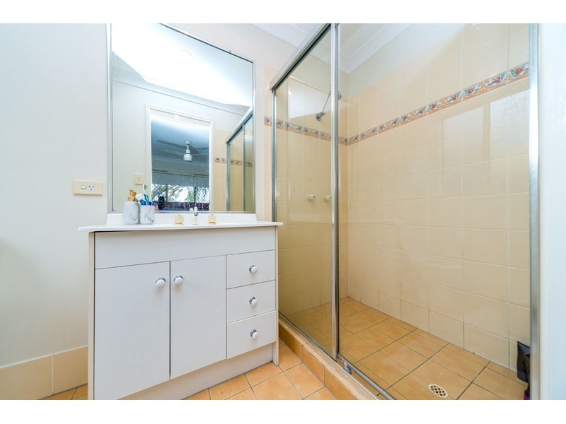 5 Madasin Close, Arundel QLD 4214