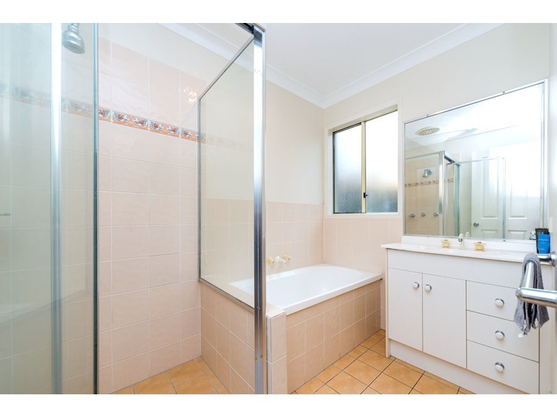 5 Madasin Close, Arundel QLD 4214