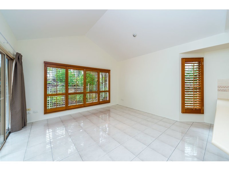 23 Chichester Drive, Arundel QLD 4214