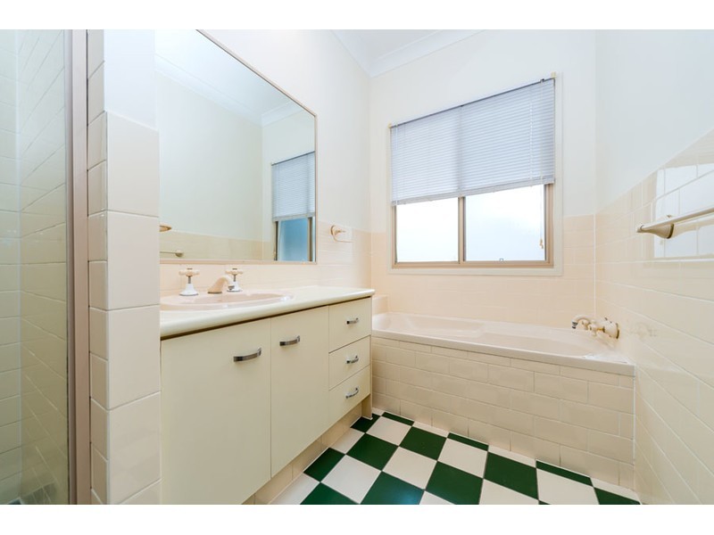 23 Chichester Drive, Arundel QLD 4214