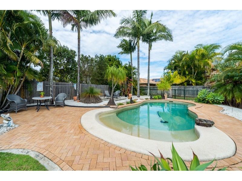 16 Desert Falls Crescent, Parkwood QLD 4214
