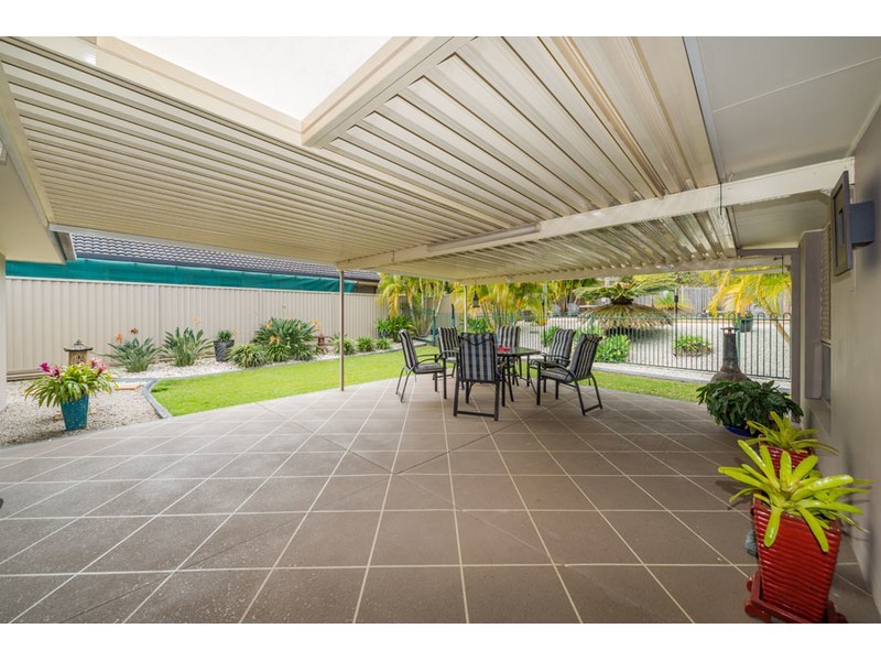 16 Desert Falls Crescent, Parkwood QLD 4214
