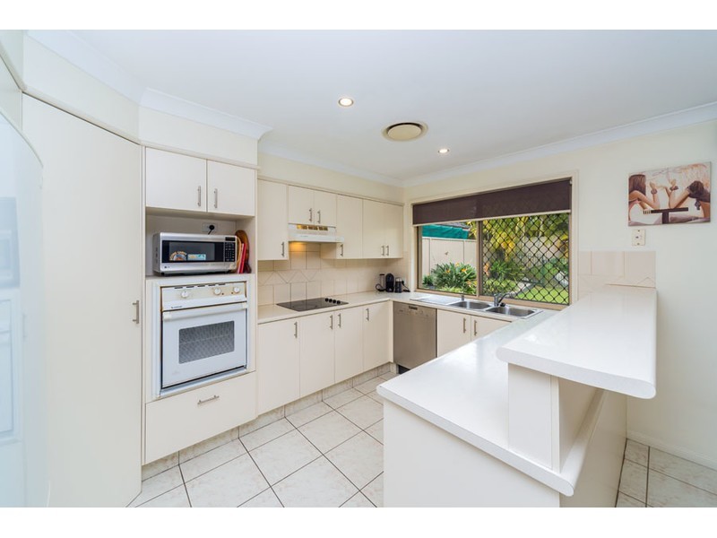 16 Desert Falls Crescent, Parkwood QLD 4214