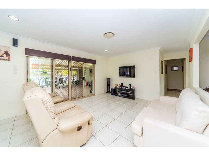 16 Desert Falls Crescent, Parkwood QLD 4214