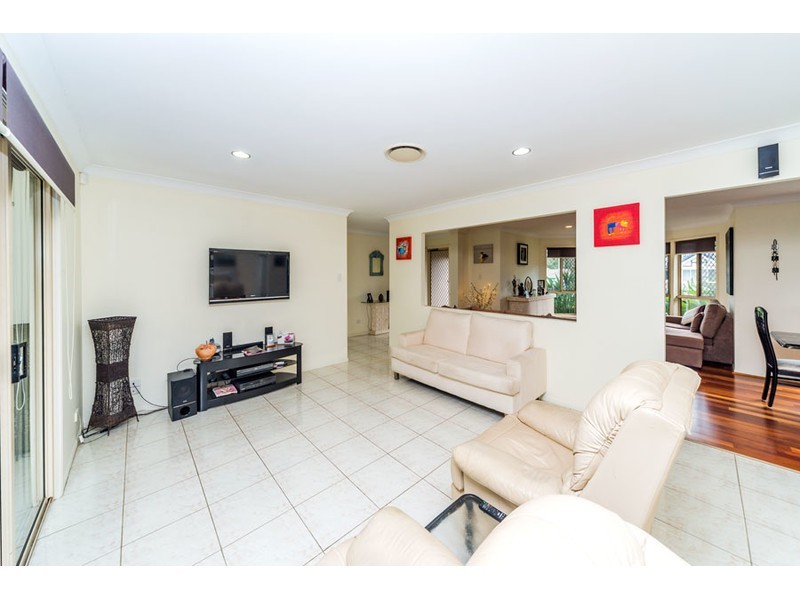 16 Desert Falls Crescent, Parkwood QLD 4214
