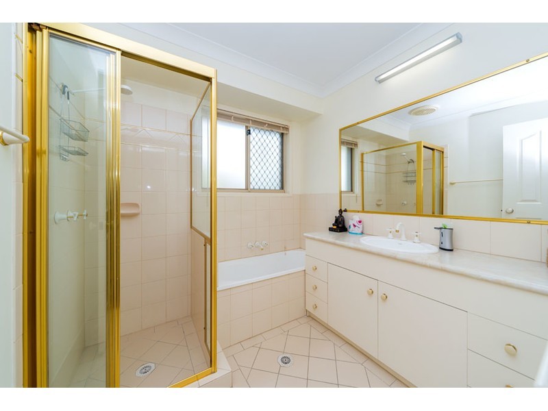 16 Desert Falls Crescent, Parkwood QLD 4214