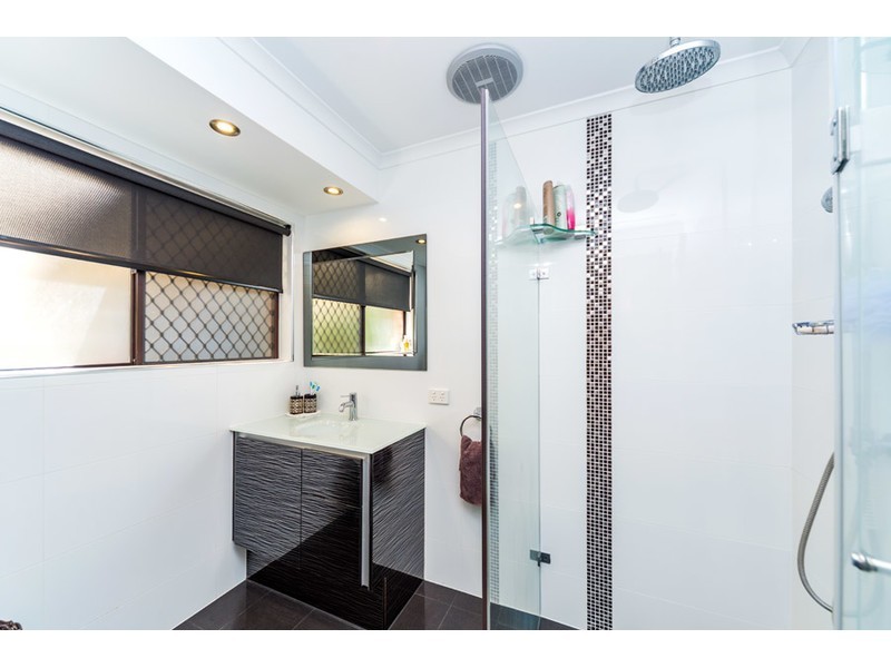 2/6 Mace Court, Labrador QLD 4215