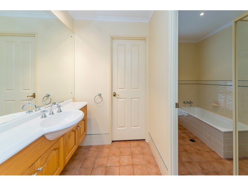 11 Crenshaw Court, Parkwood QLD 4214