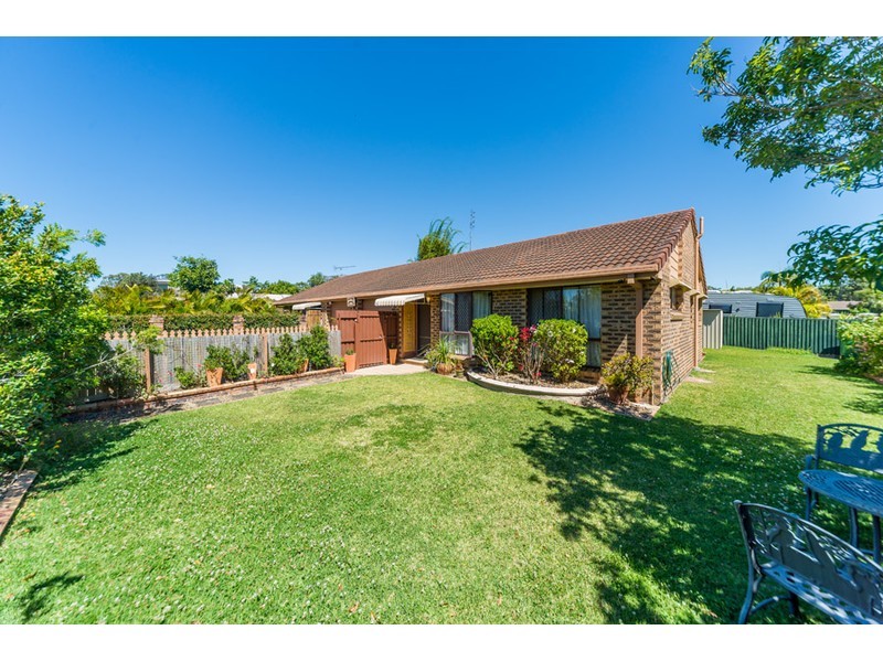 2/116 Little Usher Avenue, Labrador QLD 4215