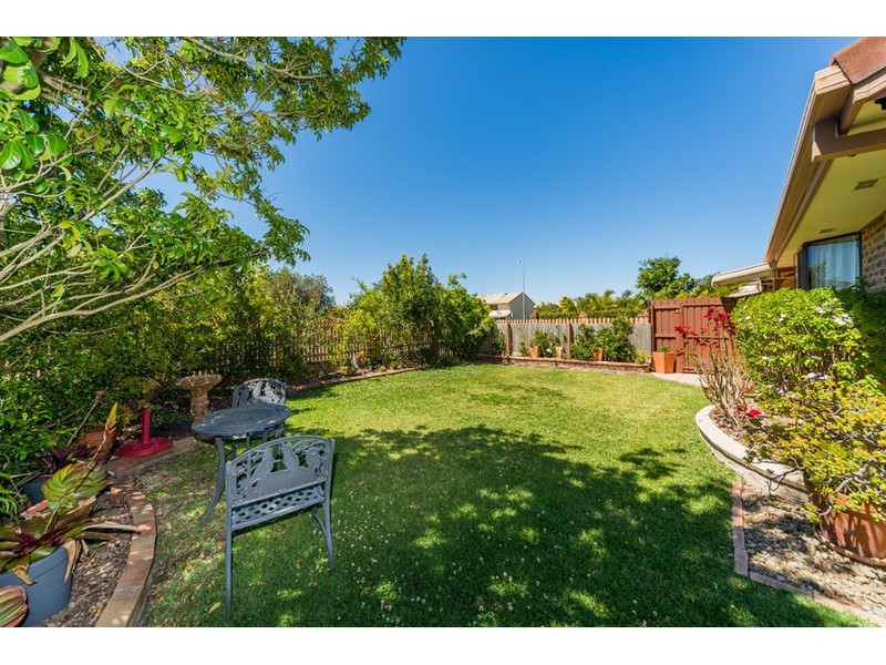 2/116 Little Usher Avenue, Labrador QLD 4215