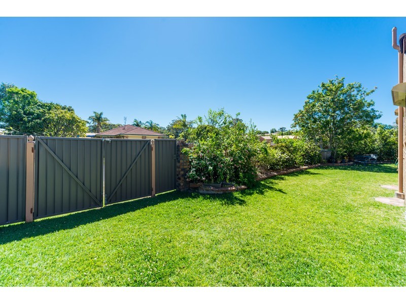 2/116 Little Usher Avenue, Labrador QLD 4215