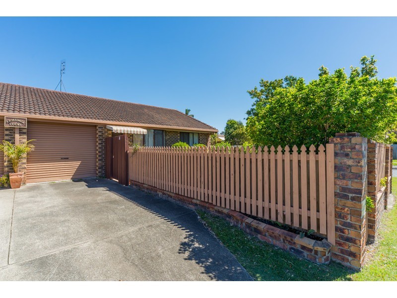 2/116 Little Usher Avenue, Labrador QLD 4215