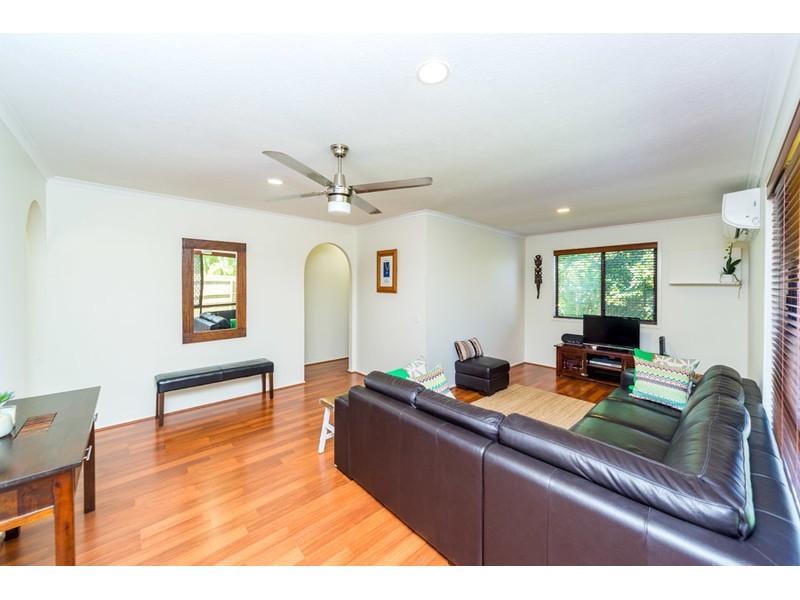 1/9 Ruth Anne Close, Labrador QLD 4215