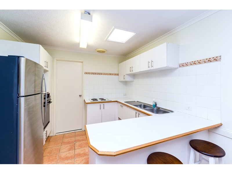 1/9 Ruth Anne Close, Labrador QLD 4215