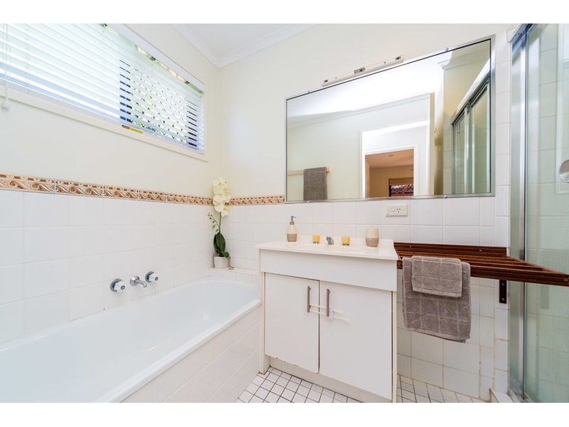 1/9 Ruth Anne Close, Labrador QLD 4215