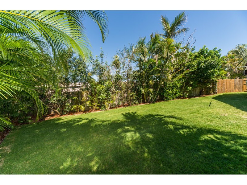 1/9 Ruth Anne Close, Labrador QLD 4215