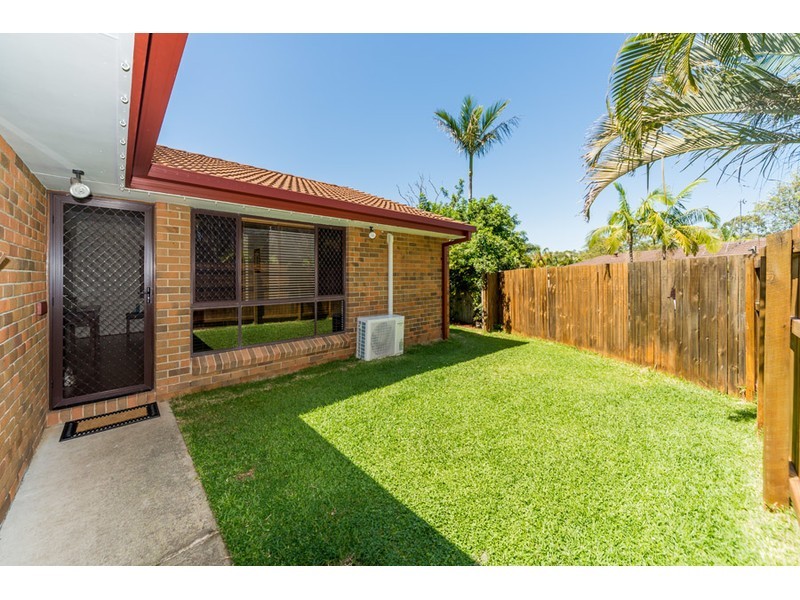 1/9 Ruth Anne Close, Labrador QLD 4215
