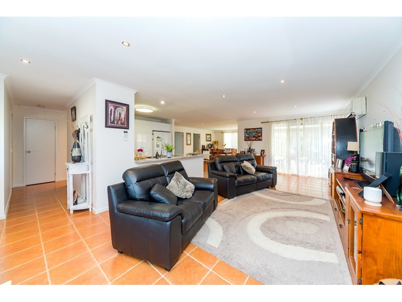 18 Rebbechi Court, Parkwood QLD 4214