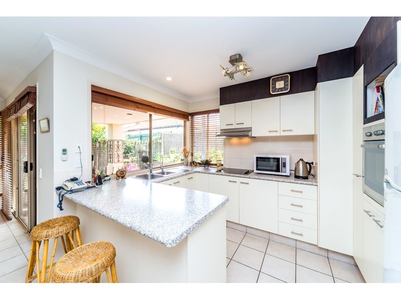 42 Marble Arch Place, Arundel QLD 4214