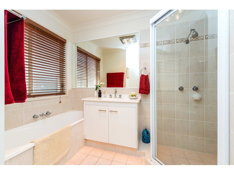 42 Marble Arch Place, Arundel QLD 4214