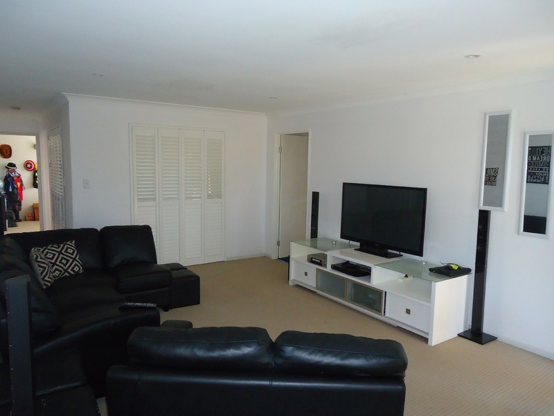 1/4 Calvary Court, Labrador QLD 4215