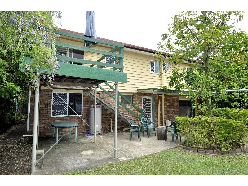 229 Central Street, Labrador QLD 4215