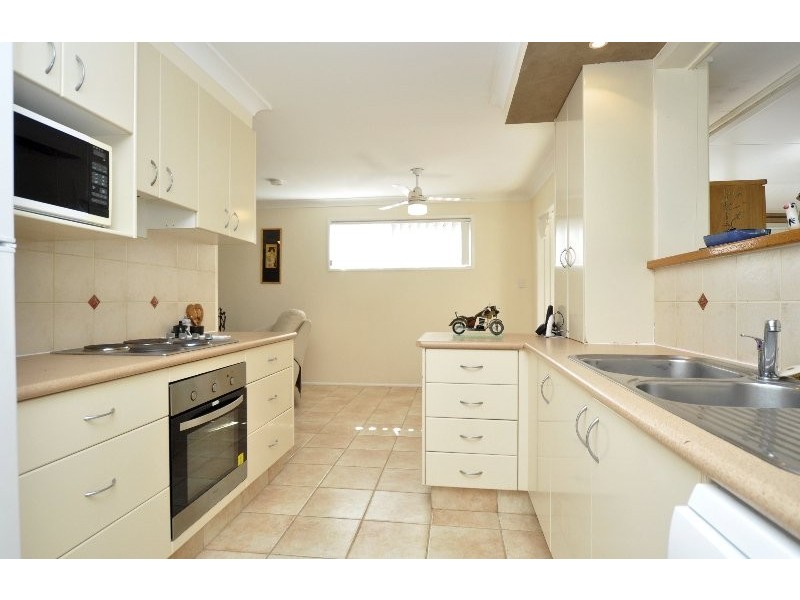 11 Winani Drive, Ashmore QLD 4214